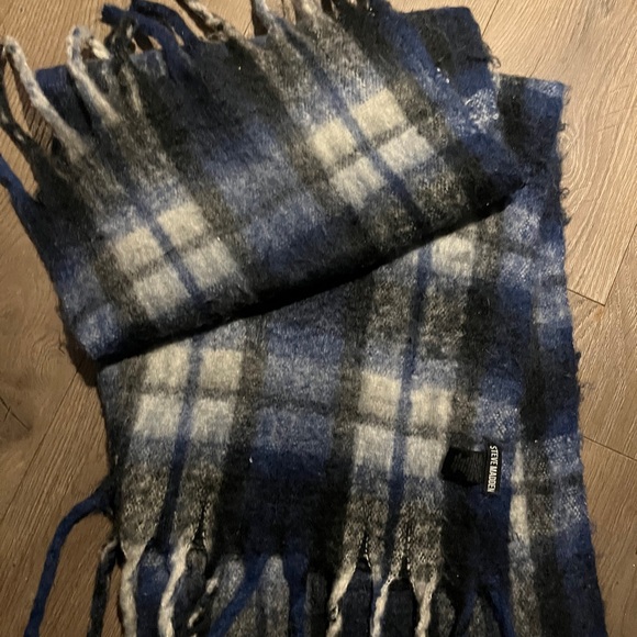 Steve Madden plaid grey and blue large scarf /wrap 86"by15" boho classic tassels - Picture 5 of 5